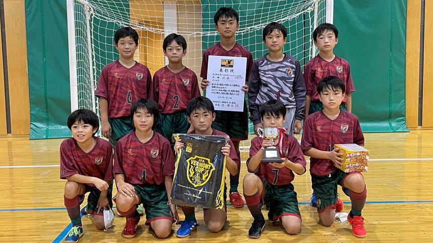 IMG_8042メジェ、優勝カップ (HP).jpg